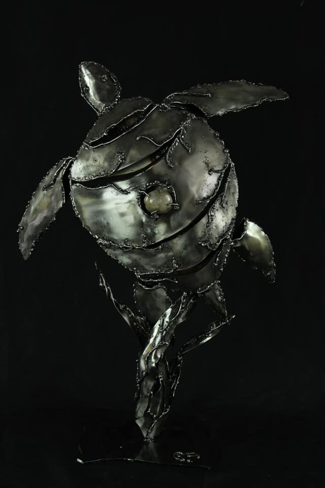 Sculpture de tortue en métal