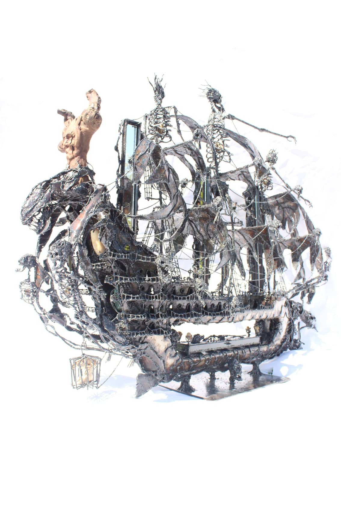 Sculpture de bateau en métal